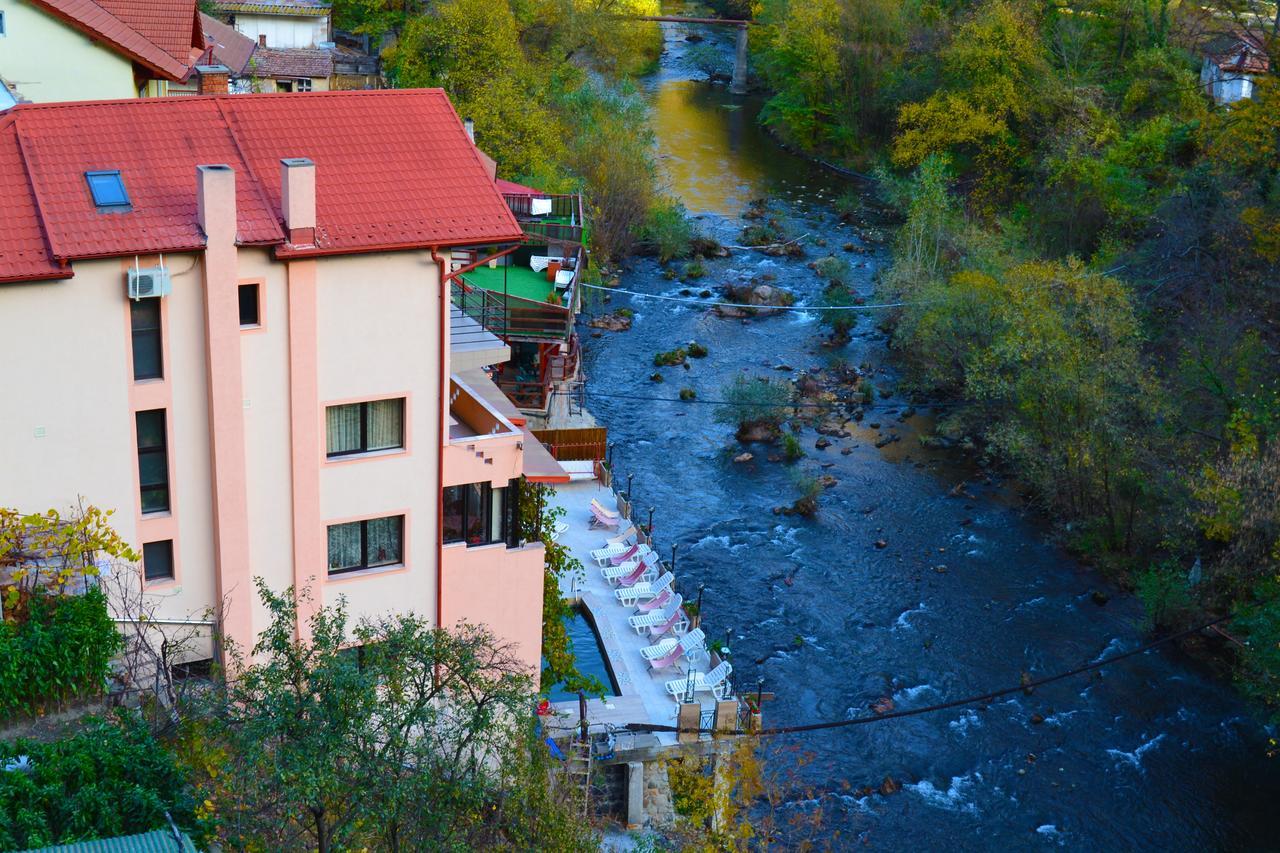 Hotel Holiday Maria Baile Herculane Exterior photo